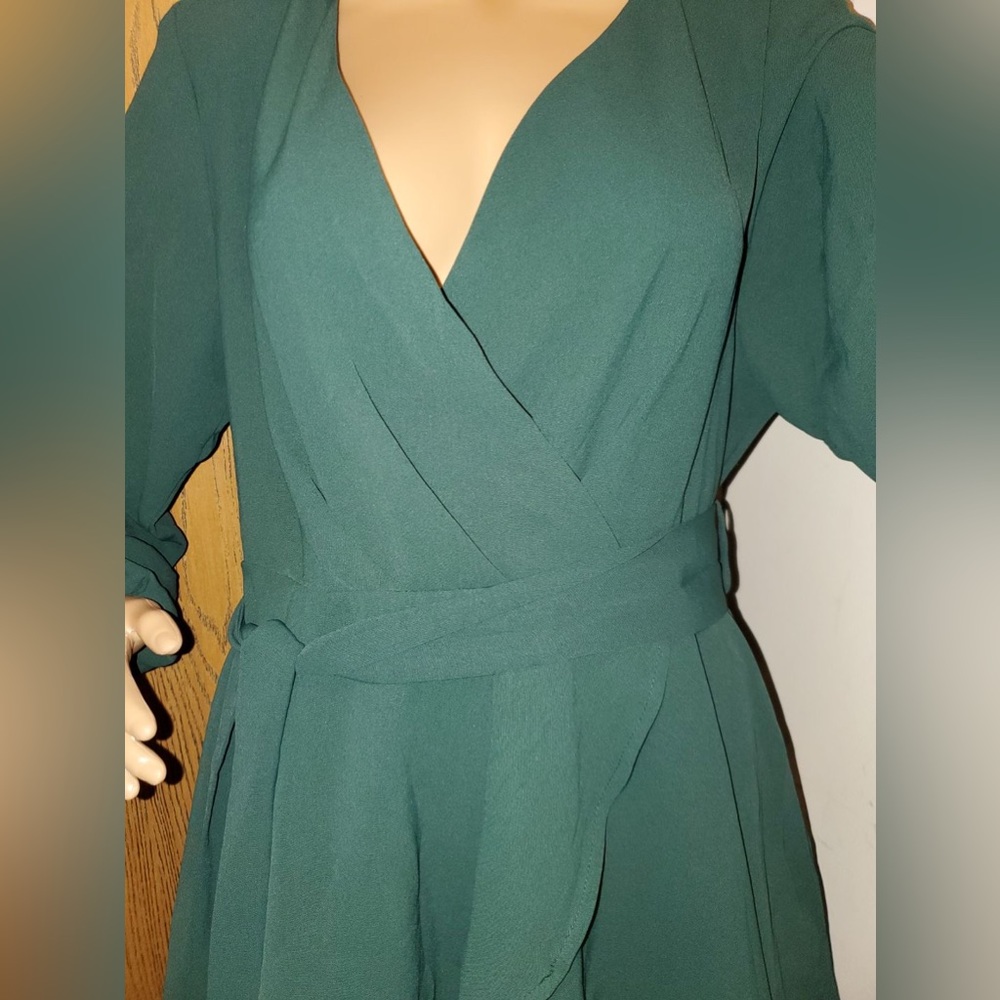Long Sleeve Mini Wrap Dress with Belt. NWOT. Sz: L. Forest Green Color. - Picture 5 of 12